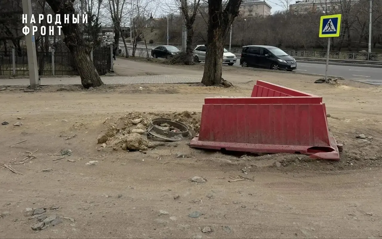 Прокуратура Бурятии проверит состояние улиц и пешеходных зон в центре Улан-Удэ после жалобы местного отделения «Народного фронта»: жители жалуются на ямы, отсутствие асфальта и пыль.