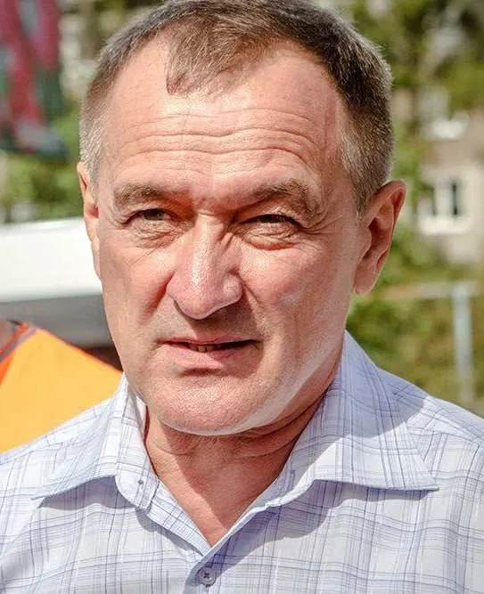 Суд признал экс-зампреда комитета ЖКХ виновным в злоупотреблении полномочиями за отказ признать дом аварийным — жильцы задержались с переселением. Помимо условного срока ему запрещено занимать госдолжности.