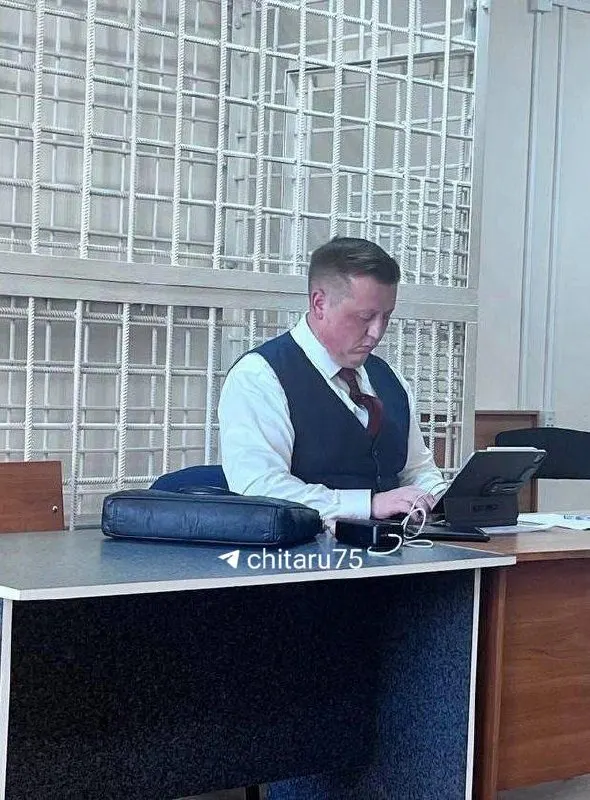 Адвокат ходатайствовал приобщить документ с подписями замглав и министров края — защита утверждает, что порядок субсидий был согласован профильными отделами и не вызывал возражений; отсутствие казначейского сопровождения стало основанием для уголовного дела.