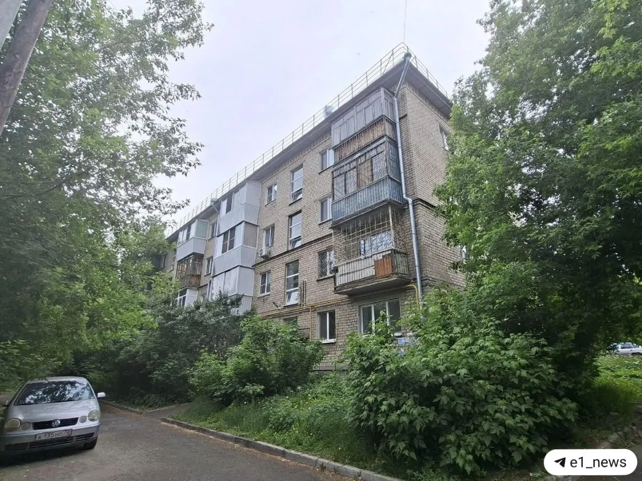 В многоквартирном доме отключили подачу газа из‑за отсутствия тяги в вентиляции. Подрядная организация прочищает вентканалы, восстановление подачи ожидают на следующей неделе после повторной проверки.