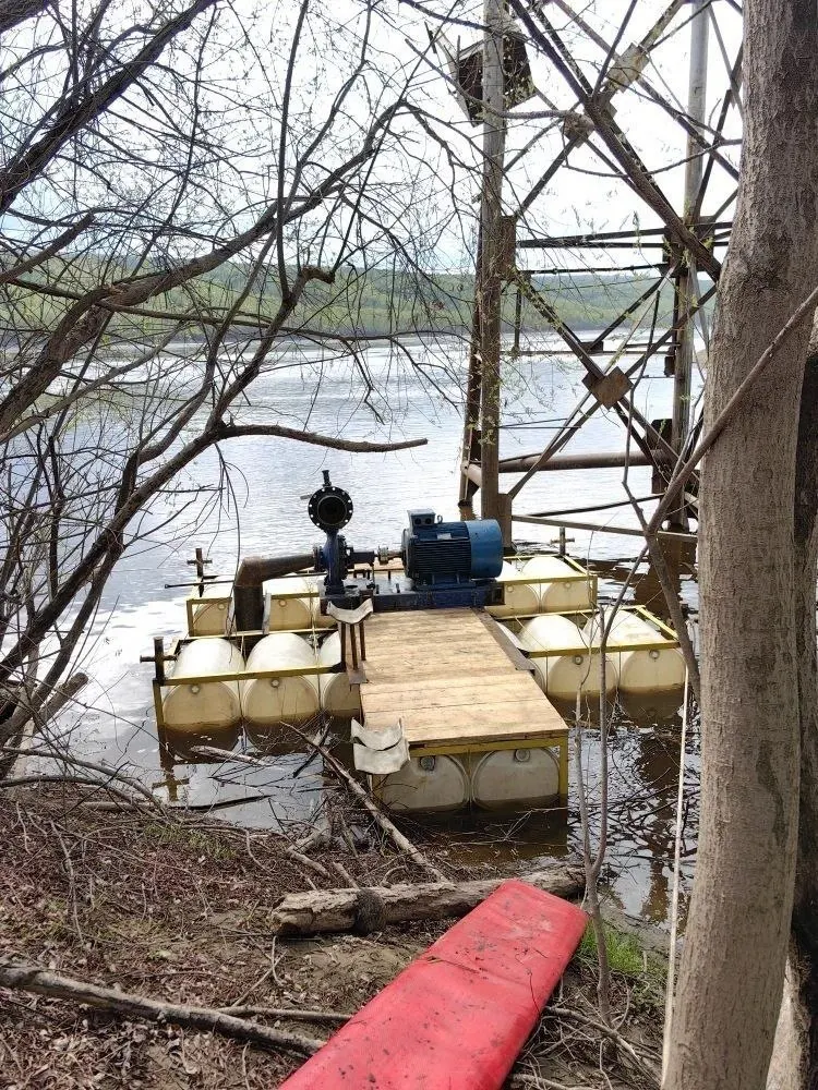 Из‑за подъёма Витима на основную насосную станцию «Роса» попала вода, её отключили — город переведён на резервный насос. Для обслуживания резервного оборудования утром возможны кратковременные остановки подачи воды.