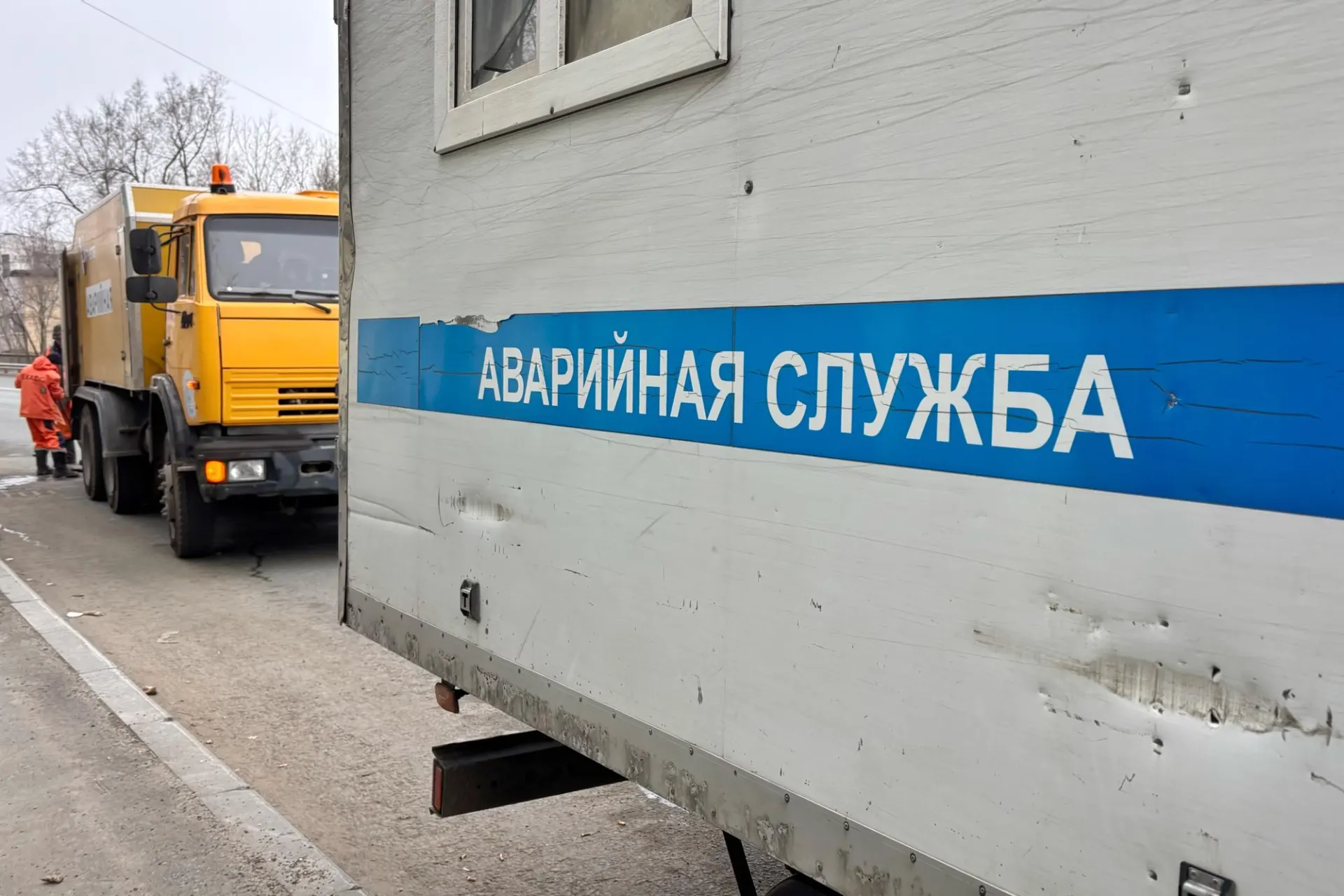 Из‑за аварии на магистральном трубопроводе в Рязани временно отключили холодную и горячую воду. Коммунальные службы работают над восстановлением подачи.