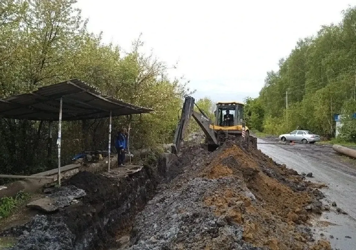 В Осташково откачали воду с более 200 дач. Работает штабной автобус для приёма обращений, прокопано почти 8 км водоотводных канав, ежедневно задействуют до 10 единиц тяжёлой техники.