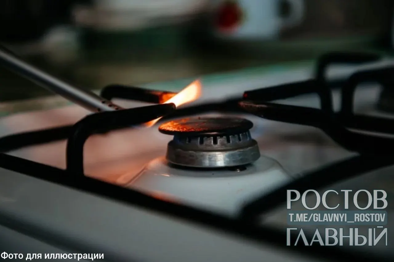 Два дня назад дом по адресу Седова, 67 отключили от газоснабжения без объяснений. Жильцы жалуются, что сотрудники службы не смогли попасть в ряд квартир — при этом некоторые из них заперты и пустуют.