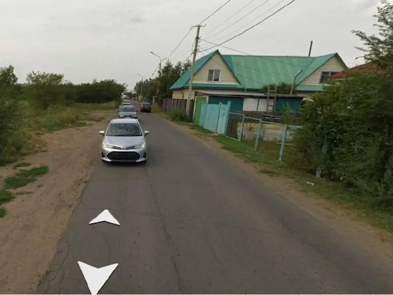 Из‑за незаконных ограждений на улице Ипподромной подрядчики не смогут в полном объёме устроить тротуары в рамках нацпроекта — муниципалитет просит собственников убрать заборы добровольно, иначе часть работ перенесут на следующий год.