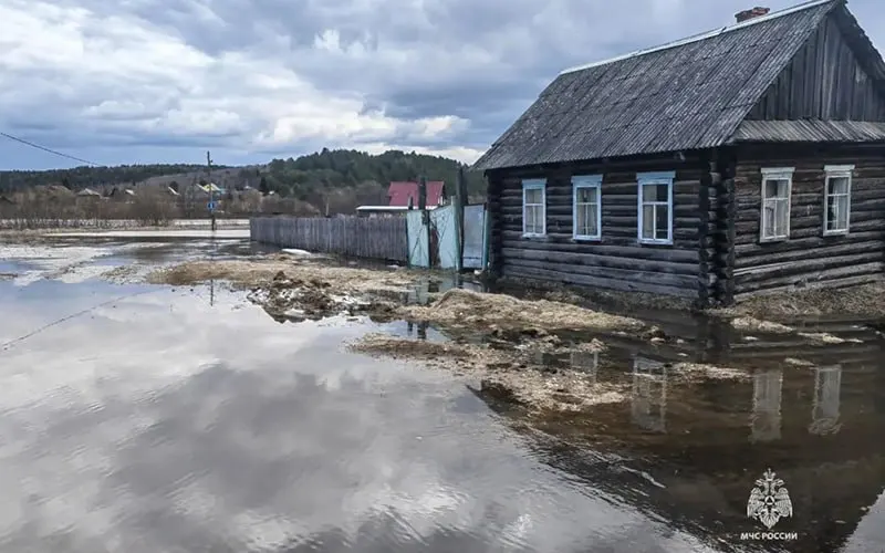 В регионе подтоплено 12 домов и 135 приусадебных участков — спасатели ожидают дальнейшего подъёма уровней рек Чулым и Кана.