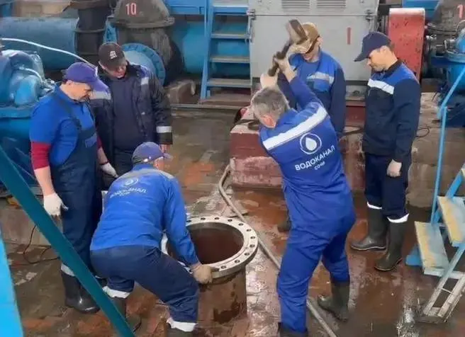 Аварийные работы на городском водоводе начнутся завтра в 9:00. Жителям рекомендуют заранее запастись водой и ограничить расход в период отключения.