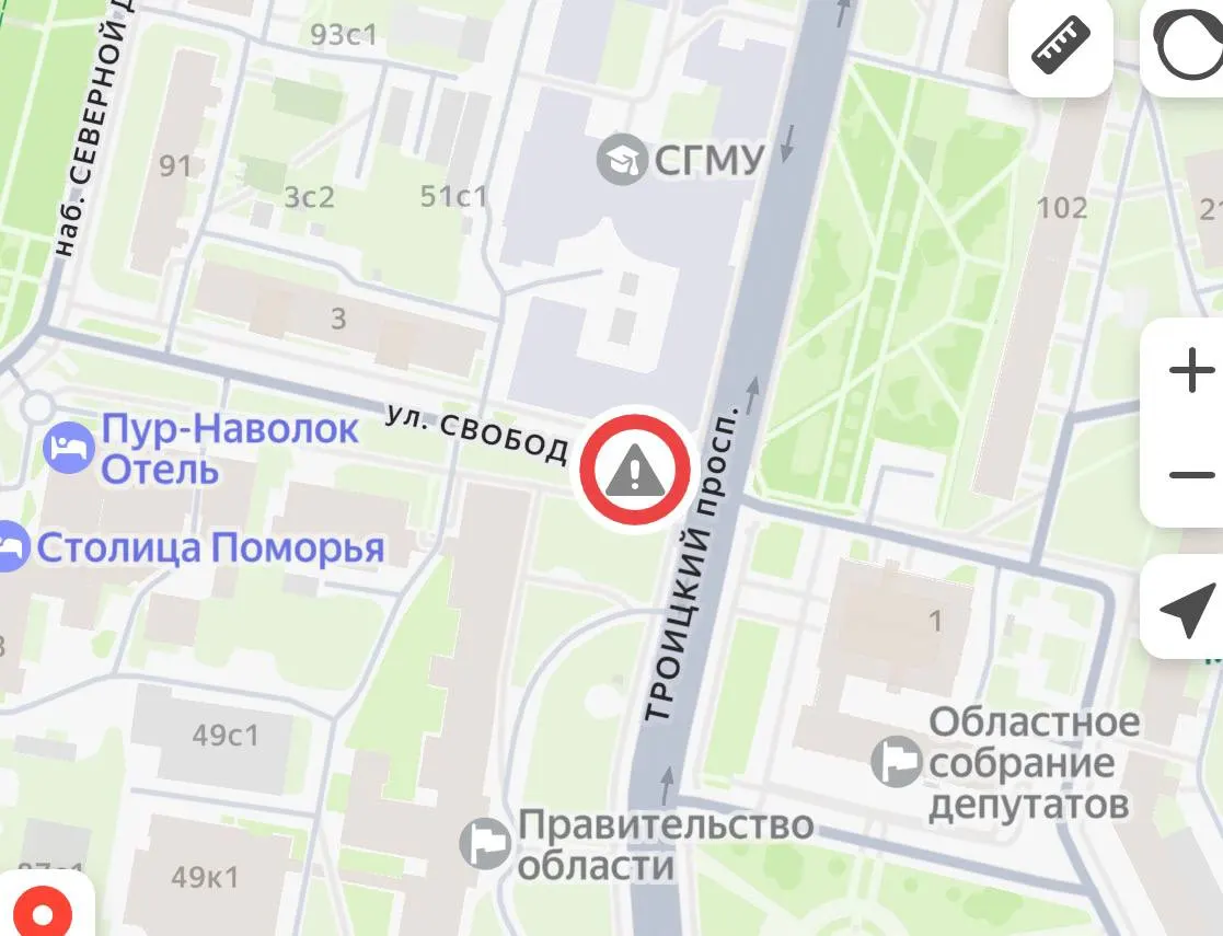 Участок улицы закрыт для движения на несколько дней в связи с работами по восстановлению дорожного покрытия.