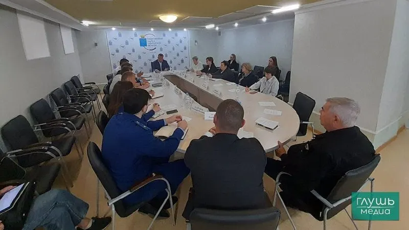 На обсуждении в Общественной палате региона сообщили, что задолженность по оплате вывоза ТБО составляет около 800 миллионов рублей — этих средств хватило бы на покупку примерно 60 мусоровозов без лизинга.