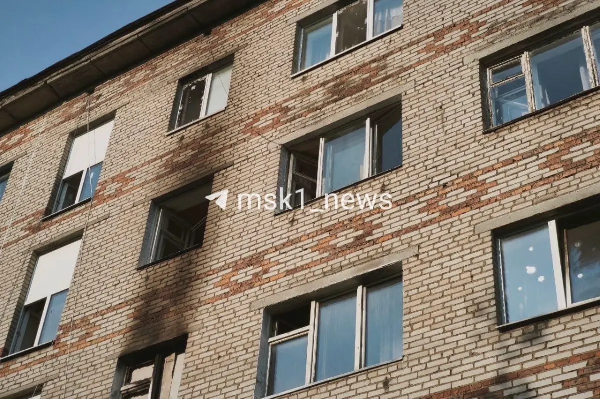 Рано утром на улице Калинина в Лобне произошёл взрыв газа: двое людей погибли, несколько жильцов пострадали. Родственники и соседи рассказывают о состоянии пострадавших и возможных обстоятельствах ЧП.