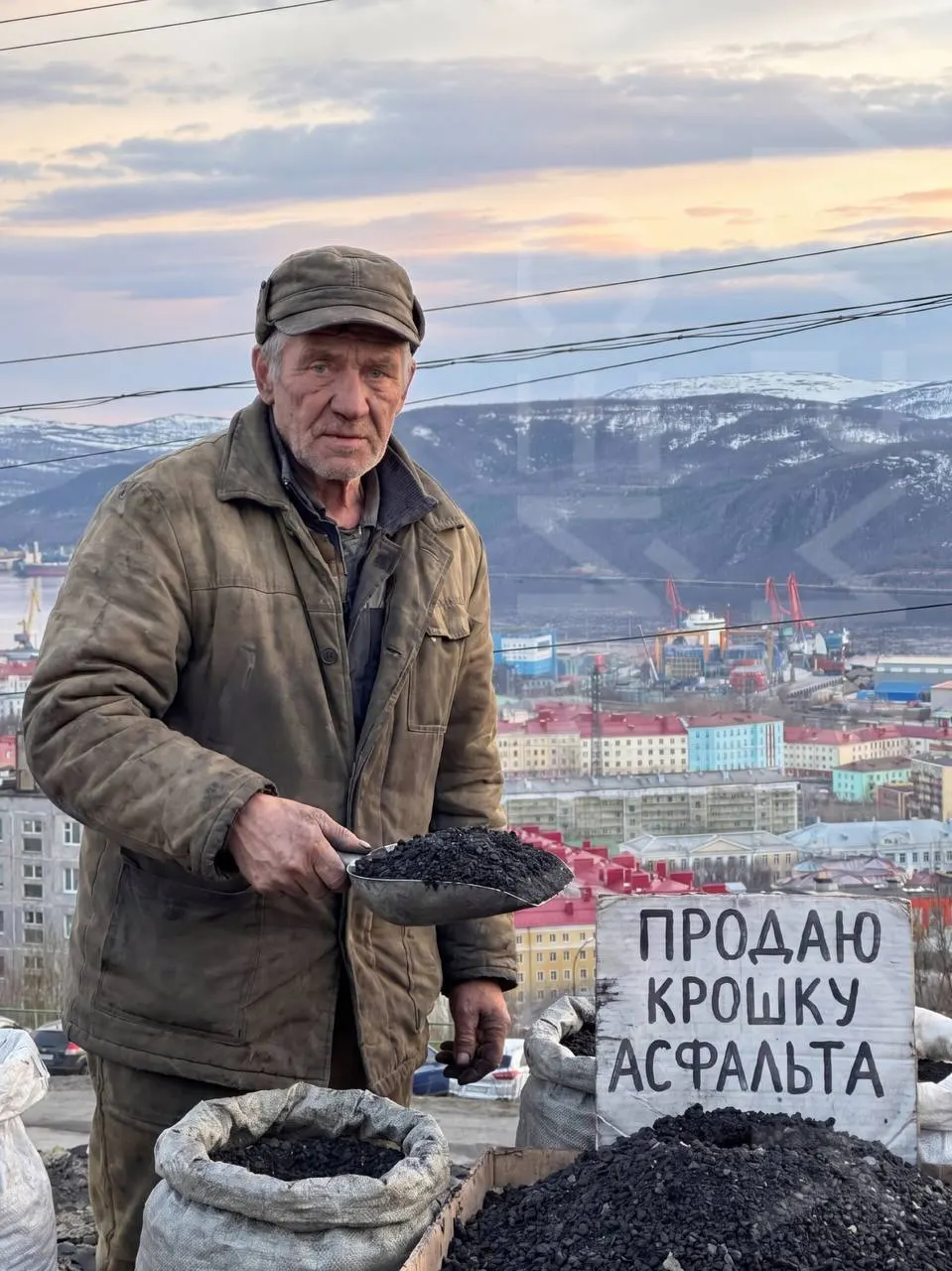 В Мурманске выставили на продажу переработанные остатки старого асфальта по 770 рублей за тонну — материал предлагают для парковок, тропинок и дорог с небольшой нагрузкой.