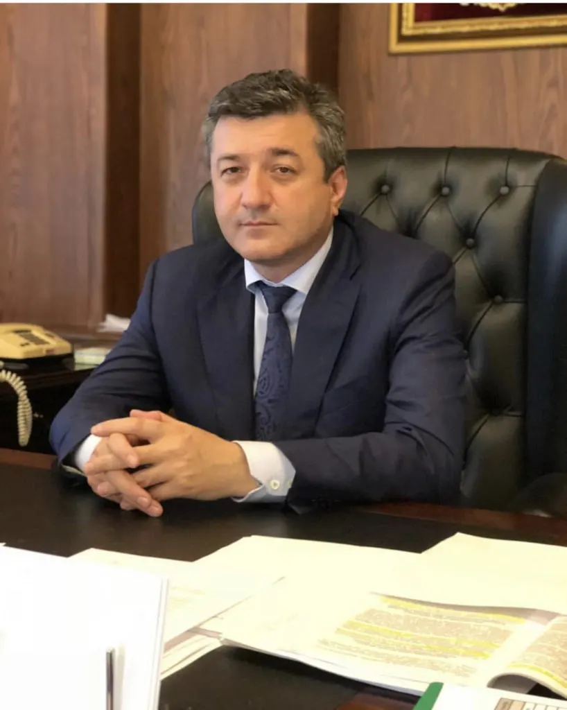 Глава администрации Нальчика Таймураз Ахохов умер 24 мая в возрасте 54 лет. В правительстве Кабардино‑Балкарии сообщили о его смерти, причины не уточняются.