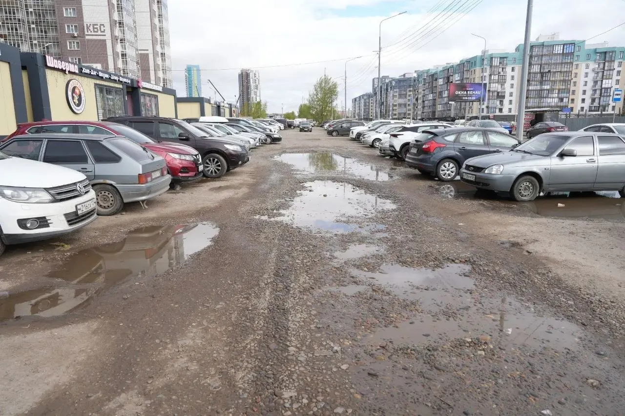 Власти планируют изменить подъездную инфраструктуру: заасфальтировать примыкание, поставить светофор и знаки, обустроить переход и тротуар, установить остановки и просчитать маршруты на правый берег.
