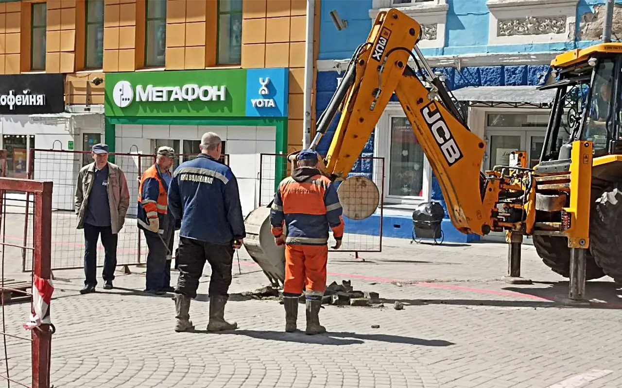 С 1 по 4 мая и с 9 по 11 мая включительно дежурят 286 аварийных бригад — около 1 400 специалистов и 120 единиц техники в день; задействованы резервные генераторы и модульные котельные.