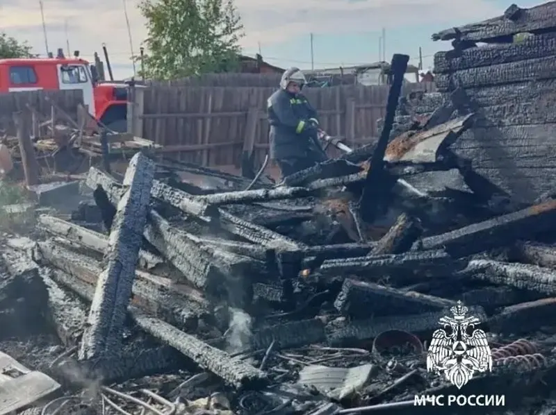 В селе Биликтуй 22 июня в частном доме произошёл пожар — 50-летний хозяин открыл вентиль баллона и поднёс зажигалку, возникло воспламенение, от которого мужчина погиб.
