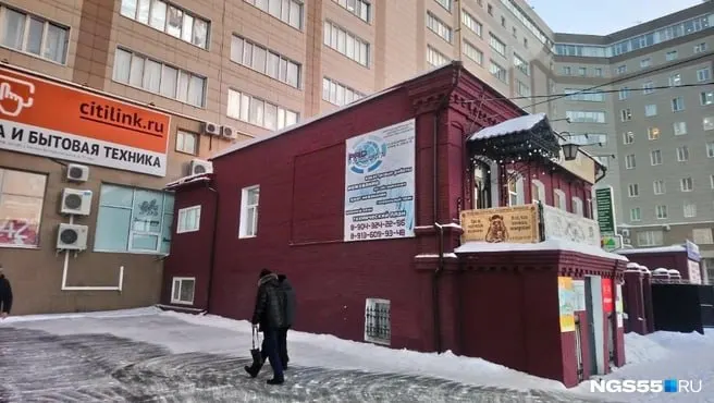 Собственник особняка на Косарева, 103 подал в суд иск о закрытии торгового центра «Флагман», утверждая, что при строительстве комплекса были нарушены требования пожарной безопасности и соблюдение расстояний между зданиями.