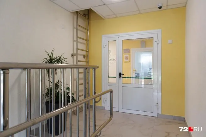 Контрольно‑счётная палата установила нарушение принципов госзакупок и случаи некачественного капитального ремонта в трёх городских школах; бюджету причинён ущерб.