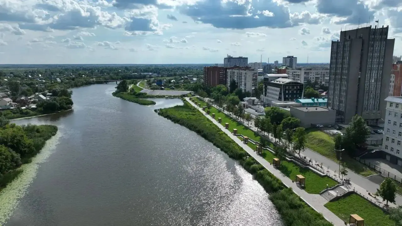 Работы по расчистке русел Тобола в Кургане и Исети в Шадринске продолжат: новый подрядчик завершит недоделанные участки, а проект скорректируют с учётом последствий рекордного паводка.