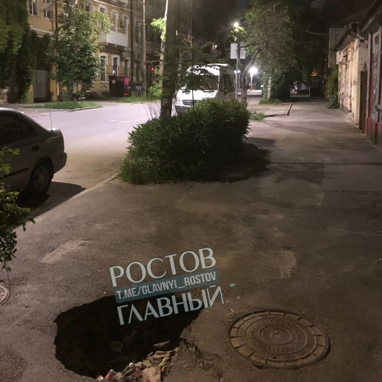 На тротуаре у дома на Социалистической, 178 образовался провал: место опасно, особенно ночью. Смотрите фото и по возможности сообщайте в коммунальные службы.