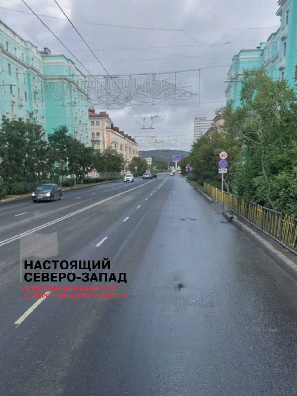 Жители сравнили фотографии центра города 2021 года и нынешних кадров: многие деревья высохли и погибли. Общественность винит реагенты, климат и пыль, требует объяснений и замены погибших насаждений.