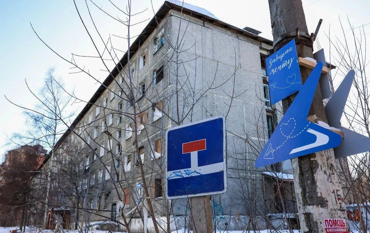 Пятиэтажное здание площадью 7,2 тыс. м² и участок около 0,6 га продают как инвестиционный объект — под жилой дом, апартаменты, гостиницу или офисный проект.