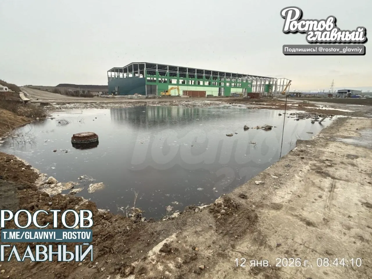 Местные жители фиксируют перекачку фильтрата за пределы Мясниковского полигона в балку, с последующим попаданием в Пятихатовское озеро и Таганрогский залив. Это создает риск для купального сезона, рыбалки и здоровья населения побережья.