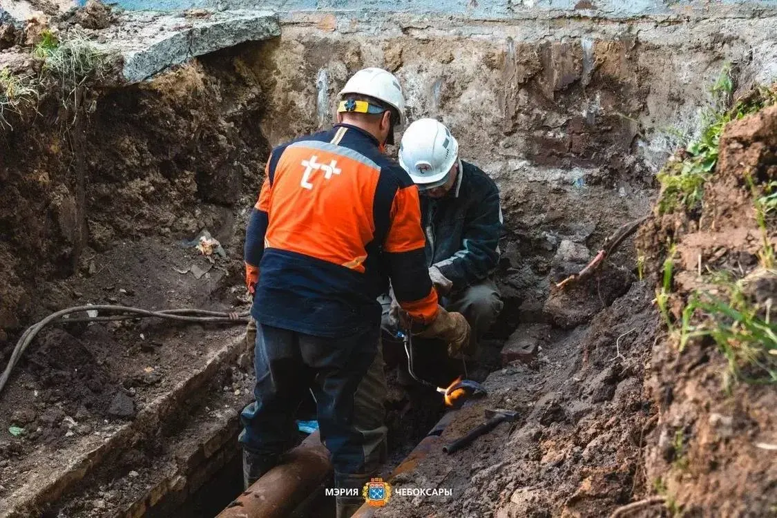 С 26 мая жители Новоюжного района вынуждены греть воду вручную: ремонтные работы идут медленно, а внеплановая проверка коммунальной компании вызывает вопросы после аналогичных инцидентов прошлого года.