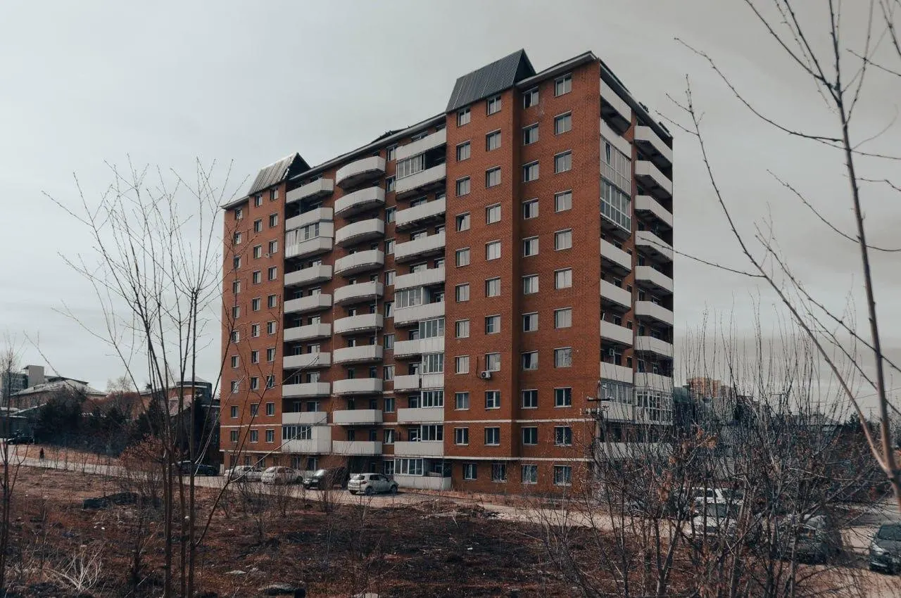 Долгострой в Иркутске, история которого начинается в 2010 году, признали самостроем. Жильцам с ипотекой угрожает отключение коммуникаций и возможное расселение.