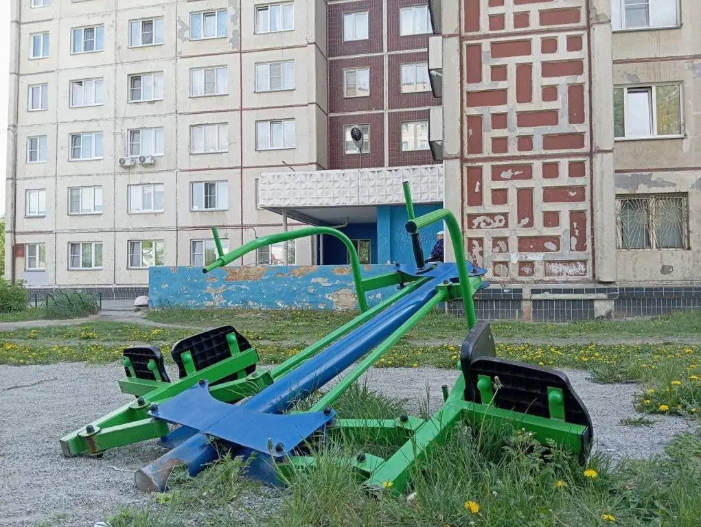 Около 32% жилфонда города (примерно 2 тыс. домов) рискуют остаться без обслуживания: управляющие компании жалуются на убыточность, усиливающиеся проверки и рейдерские схемы при смене УК.