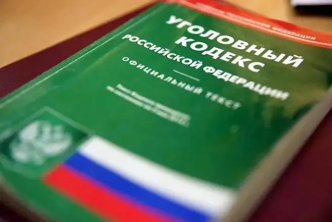 Директора управляющей компании признали виновным в незаконных выплатах себе премий на сумму 1,8 млн рублей. Из‑за этих действий организация оказалась на грани банкротства.