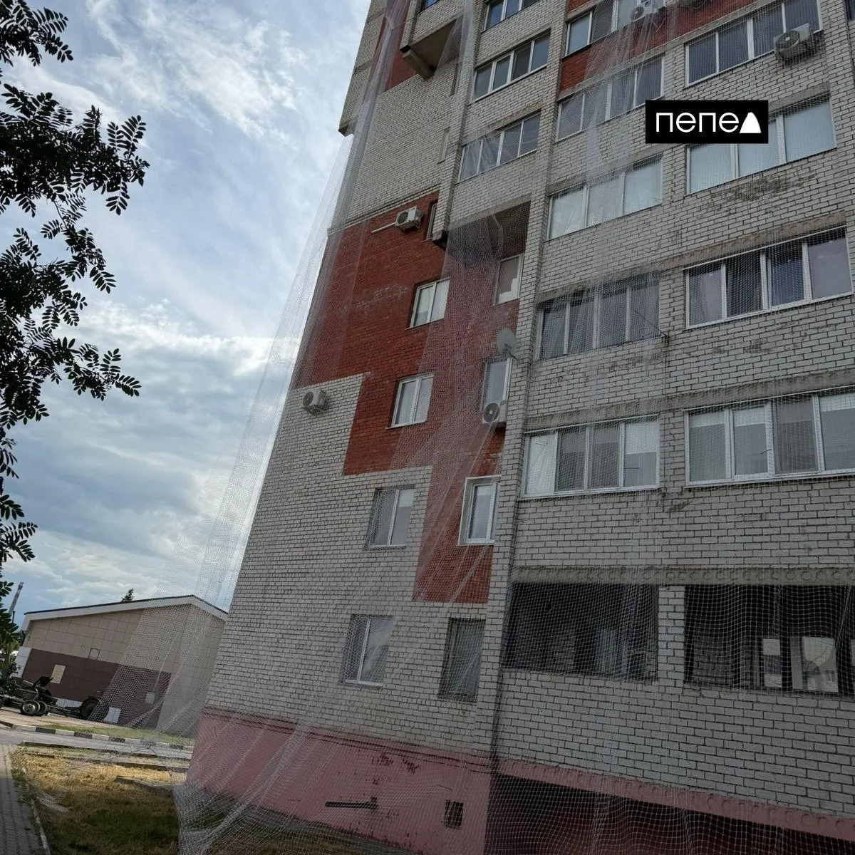 В&nbsp;Шебекино жители сами закрепляют обвалившиеся антидроновые сети