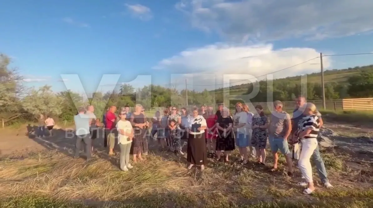 В посёлке Царицын Городищенского района жители жалуются на острый дефицит воды: режим ЧС и подвоз воды ситуацию не устраняют.