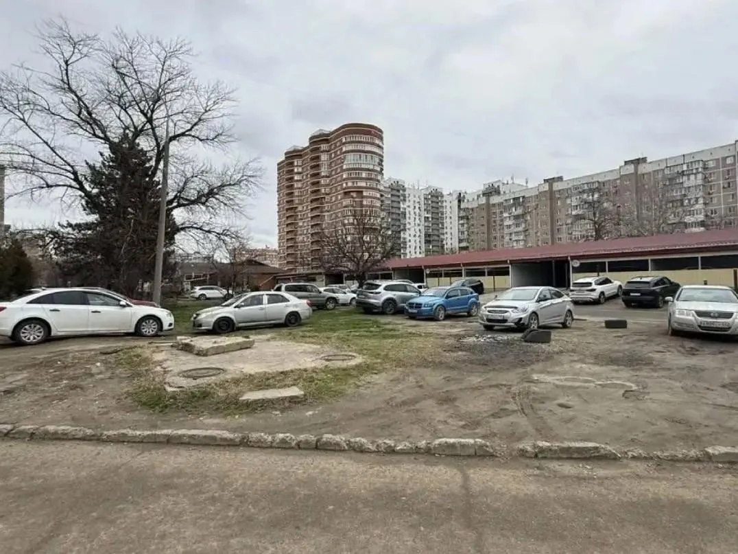 В Юбилейном микрорайоне планируют обустроить пустырь: устроят тротуар, установят скамейки и освещение, поставят камеры видеонаблюдения и озеленят территорию. Стоимость работ — около 19 млн рублей.