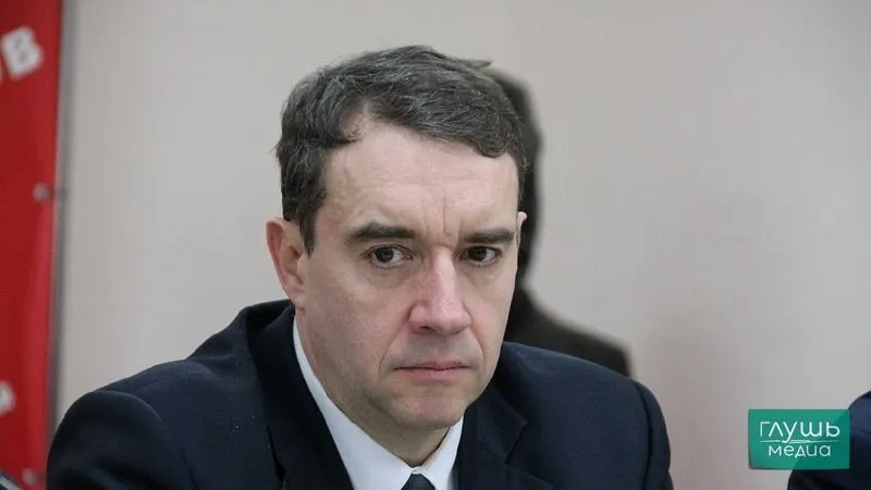 Депутат облдумы Александр Анидалов сообщил о провале на улице Вокзальной в Балакове после аварии на коллекторе: яма расширилась до 15 метров, на месте ощущается сильный запах, а канализация уходит в неизвестном направлении. Власти ждут смету для выделения средств на ремонт.