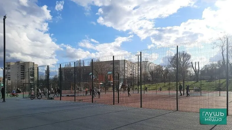Администрация подтвердила планы по благоустройству сквера на Прессовой: в этом году проведут расчистку и подготовительные работы, а основной третий этап запланирован на следующий сезон.