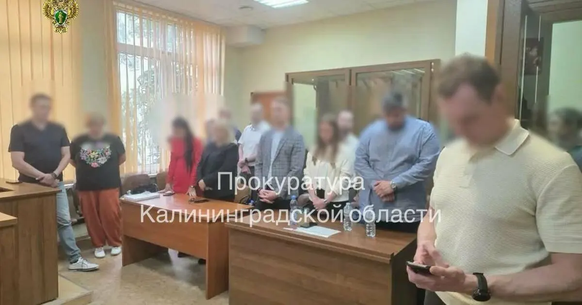 Бывший руководитель фонда капитального ремонта и его сотрудники признаны виновными в растрате средств. Им назначены штрафы от 170 до 350 тысяч рублей; после изучения приговора прокуратура решит, обжаловать ли его в апелляции.