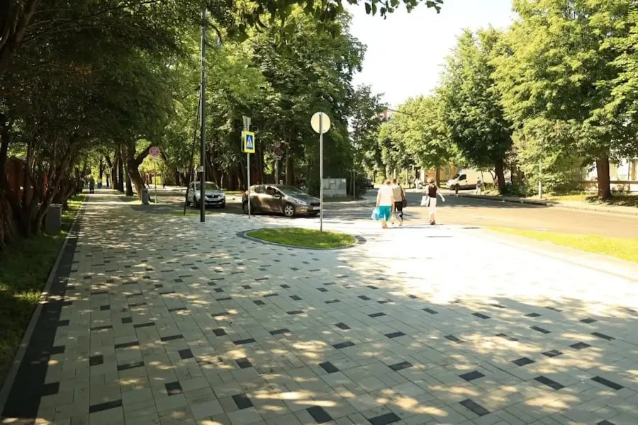 В Калининграде полностью завершили ремонт улицы Летней: привели в порядок проезжую часть, тротуары, велодорожку и уличное освещение. На работы потрачено 76 млн рублей, сообщили в администрации города.