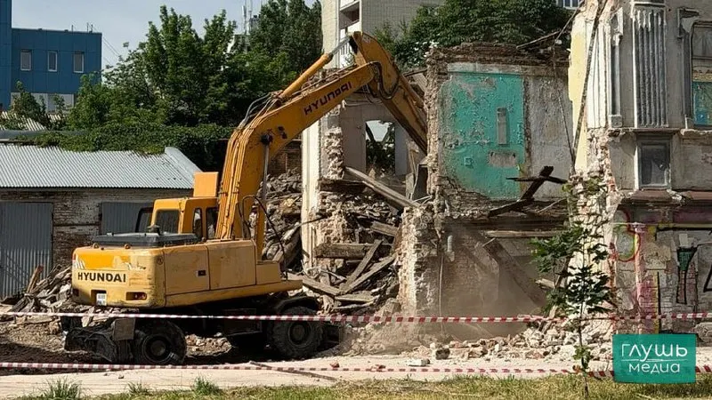 Демонтаж двух аварийных зданий в центре Саратова планируют завершить к 2 июля. В городе ожидается снос 72 расселённых домов, работы финансируются за счёт муниципального и регионального бюджетов.