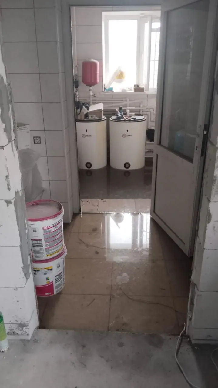 После сильных дождей в поселке Северный подтоплены дворы, огороды и подвалы; по данным администрации Сосновского округа — 35 домов. Жители связывают это с отсыпкой участков возле пруда и опасаются экологических последствий.