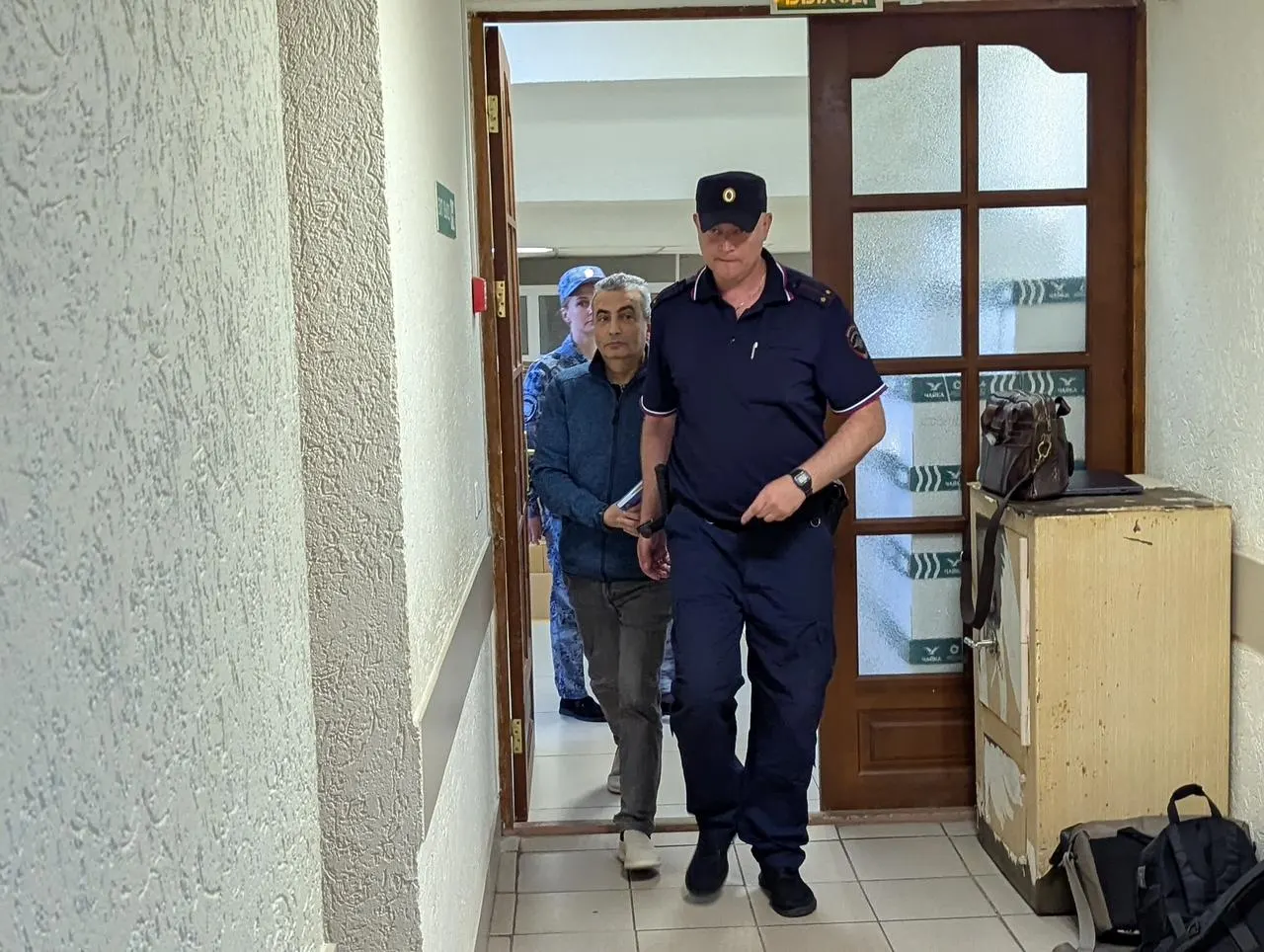 День отметился приговорами по политическим делам, атаками беспилотников с жертвами и разрушениями, ограничениями на онлайн‑продажу топлива и масштабными повреждениями от торнадо в Свердловской области.