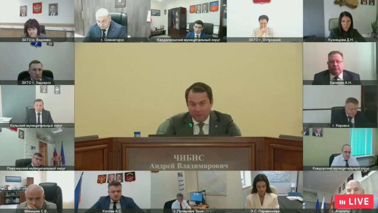 Андрей Чибис поручил мэру Мурманска и главе Кольского округа исправить повреждённые ограждения, пообещав лично проконтролировать ситуацию, если до конца недели ничего не изменится.