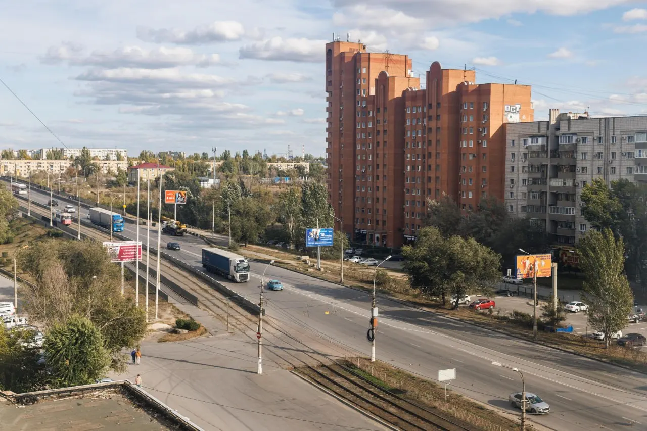 Администрация Волгограда ищет подрядчика на капитальный ремонт моста в Красноармейском районе. Начальная цена контракта — 735 092 070 рублей, срок выполнения работ — до 1 ноября 2028 года.