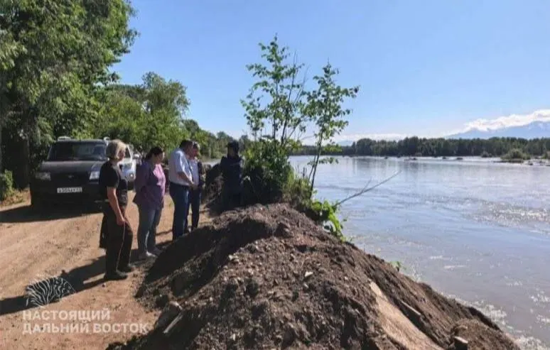 Власти Камчатки скорректировали график работ по подготовке к паводкам: проверка выявила необходимость ремонта защитных сооружений и опасность размыва берегов, капитальный ремонт в Мильково отложили до 2028 года.