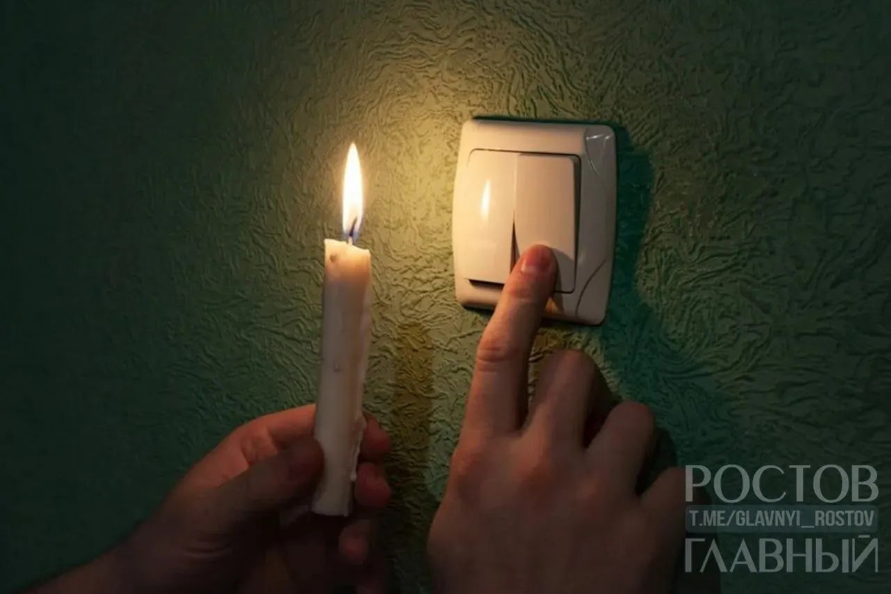 Отключение началось в 16:00, обещали включить около 22:00, но свет не вернули. Коммунальщики называют причину аварией, сроки восстановления пока неизвестны.