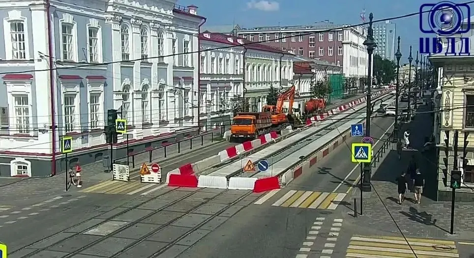 Движение на участке улицы Ленина закрыли 22 июля по направлению в центр из‑за аварийного ремонта канализации. Работы планируют завершить к 27 июля, воду в микрорайоне отключать не будут.