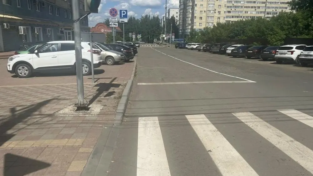 На участке от улицы Московской до Преображенской завершили дорожные работы — организован полноценный проезд для автомобилей и обустроен пешеходный тротуар.