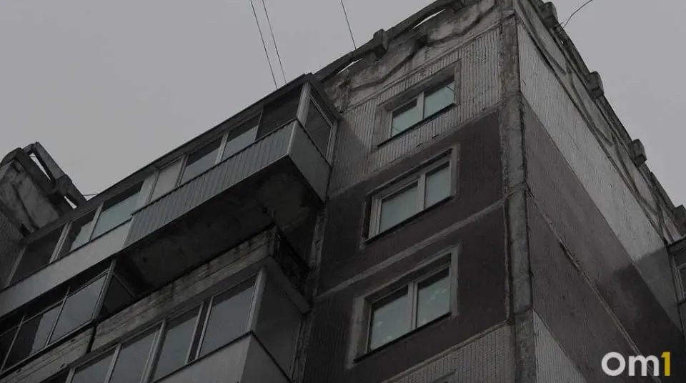 Четыре дома в разных округах Омска признаны аварийными — постройки 1955–1964 годов, один из домов в 2023 году проходил капитальный ремонт подъездов.