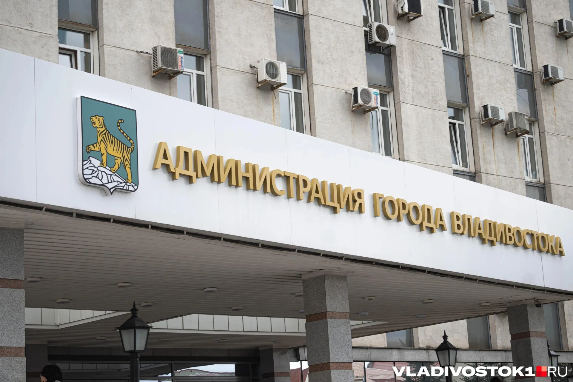 Расходная часть бюджета города увеличена на 1,68 млрд рублей, из которых 1,4 млрд — кредиты. Средства направят на ремонт городских территорий, наружное освещение, резерв на ЧП и материальную помощь контрактникам.