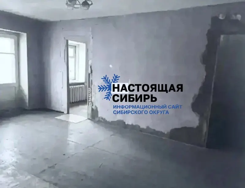 Муниципалитет выделил двоим сиротам квартиру с провисающим потолком, разрушенной сантехникой и разбитыми окнами. Прокуратура добилась через суд, чтобы администрация привела жильё в порядок в течение шести месяцев.