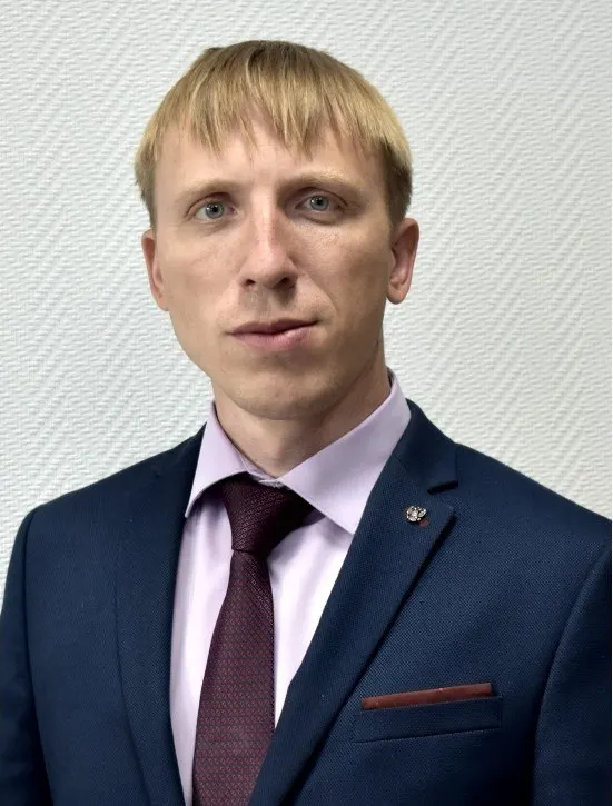 Николай Матвеев, курировавший жизнеобеспечение Назаровского округа, покинул администрацию после инцидента, связанного с оставленной траншеей и опубликованной записью с угрозами в адрес местного жителя.